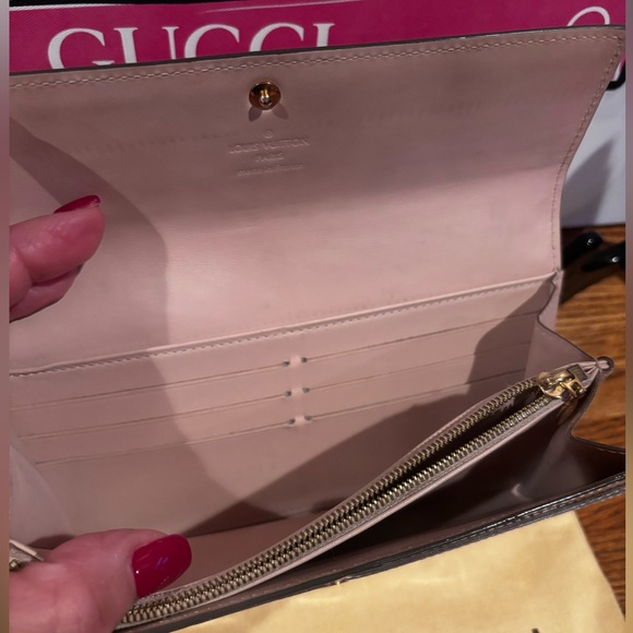 LOUIS VUITTON Vernis Sarah Bifold Wallet. - Picture 14 of 15